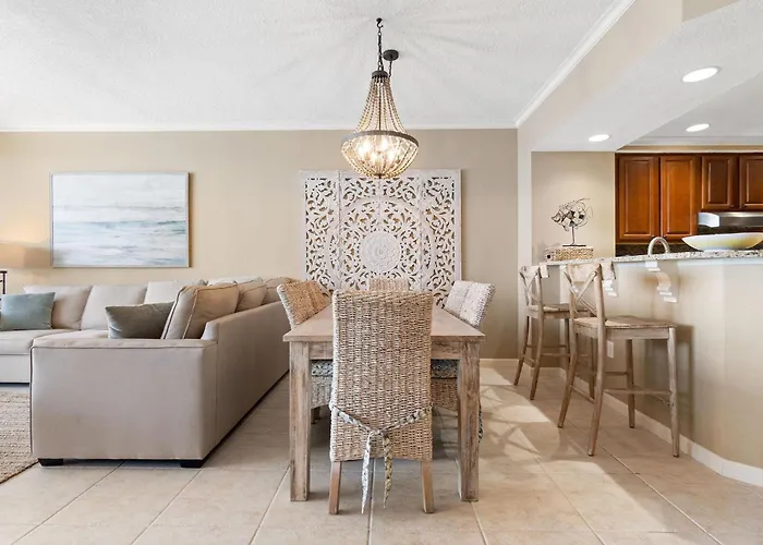 Holiday home Colonnades 1402